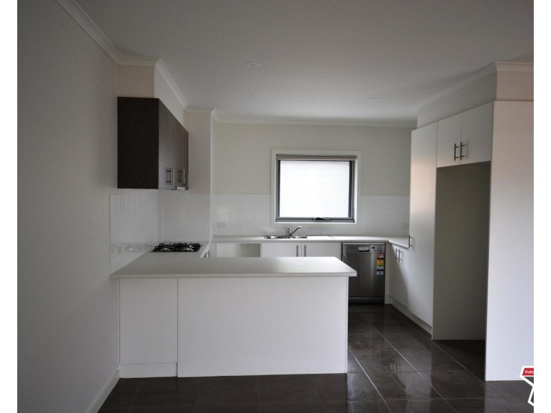 4 Prestige Close, Mooroolbark VIC 3138