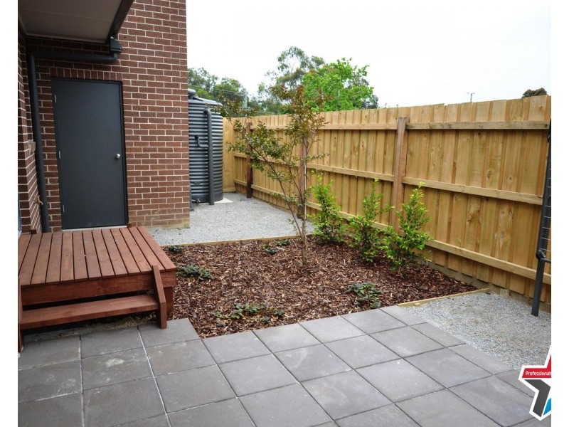 4 Prestige Close, Mooroolbark VIC 3138