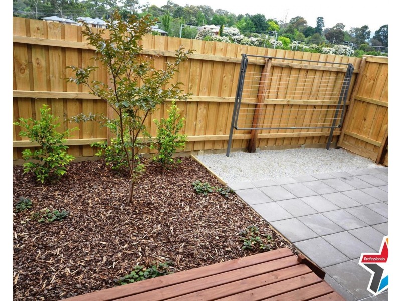 4 Prestige Close, Mooroolbark VIC 3138