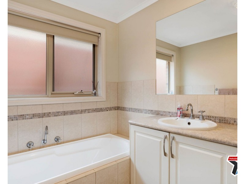 2/73 Cardigan Road, Mooroolbark VIC 3138