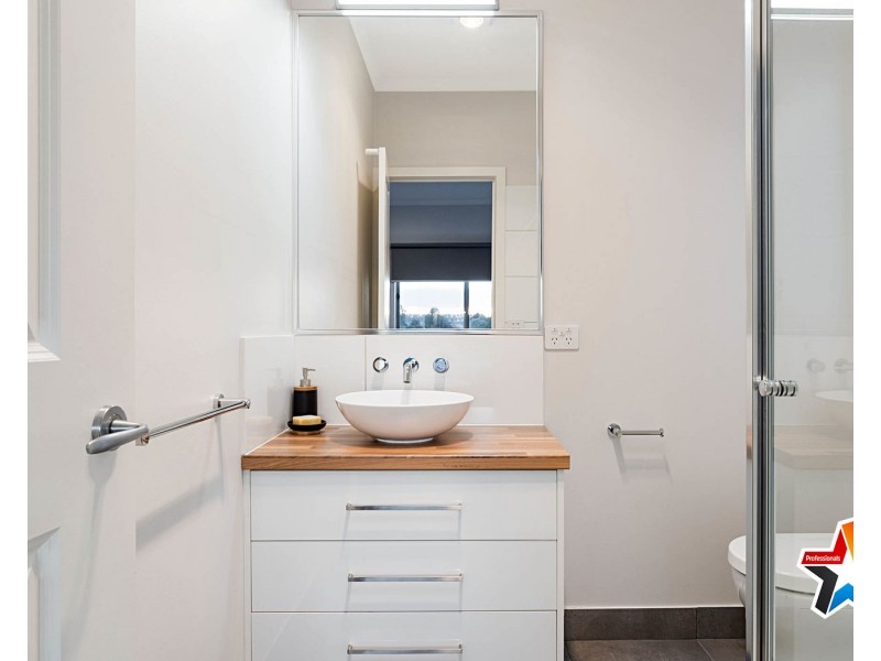 28 Wallace Way, Mooroolbark VIC 3138