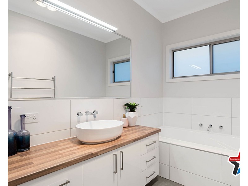 28 Wallace Way, Mooroolbark VIC 3138