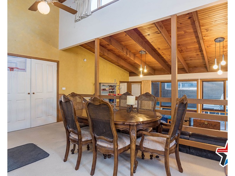 136 Manchester Road, Mooroolbark VIC 3138