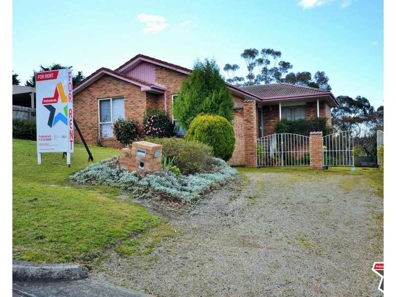 20 Autumn Grove, Mooroolbark VIC 3138