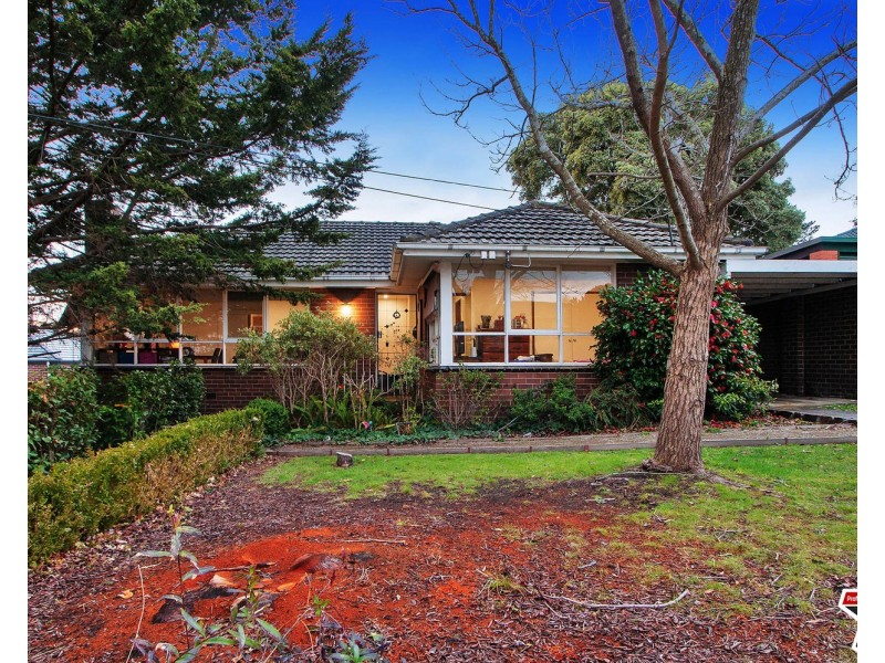 18 Bellara Drive, Mooroolbark VIC 3138