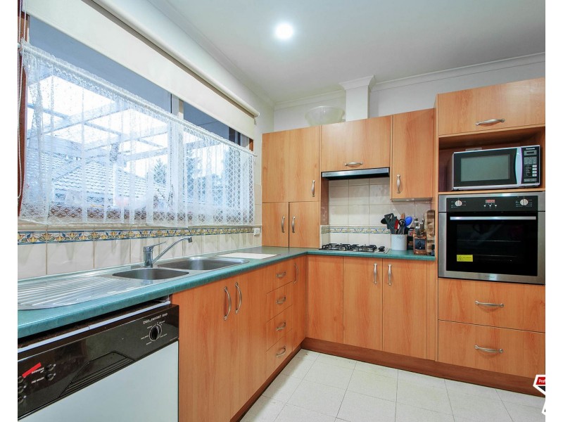 18 Bellara Drive, Mooroolbark VIC 3138