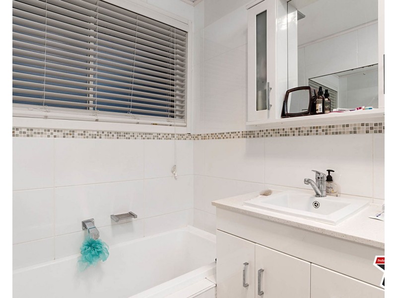 18 Sweetland Road, Mooroolbark VIC 3138