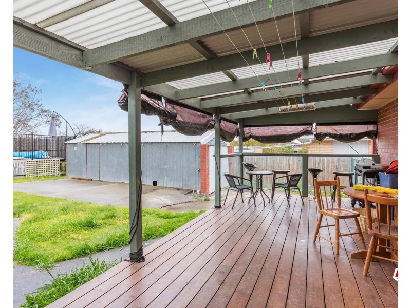 18 Sweetland Road, Mooroolbark VIC 3138