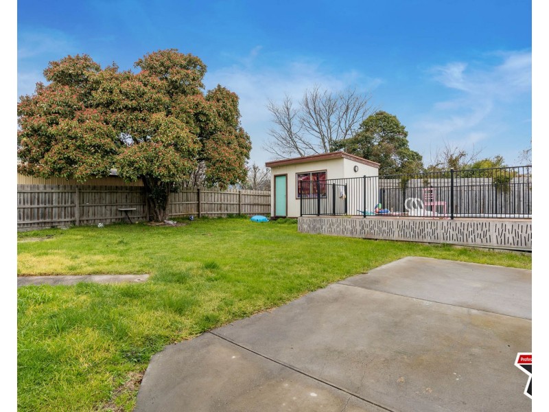18 Sweetland Road, Mooroolbark VIC 3138