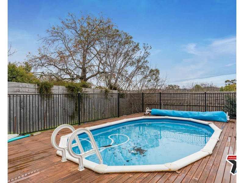 18 Sweetland Road, Mooroolbark VIC 3138