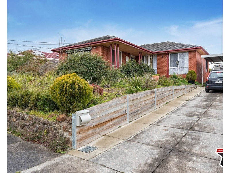 18 Sweetland Road, Mooroolbark VIC 3138