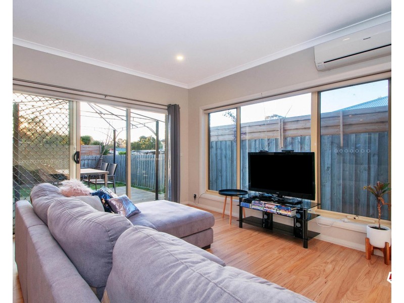 2/17 Morelle Court, Mooroolbark VIC 3138
