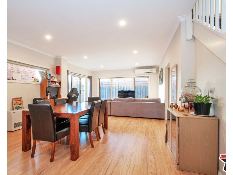 2/17 Morelle Court, Mooroolbark VIC 3138