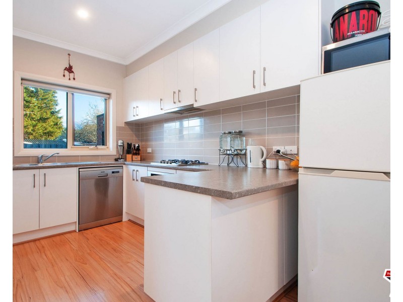 2/17 Morelle Court, Mooroolbark VIC 3138