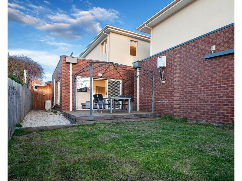 2/17 Morelle Court, Mooroolbark VIC 3138
