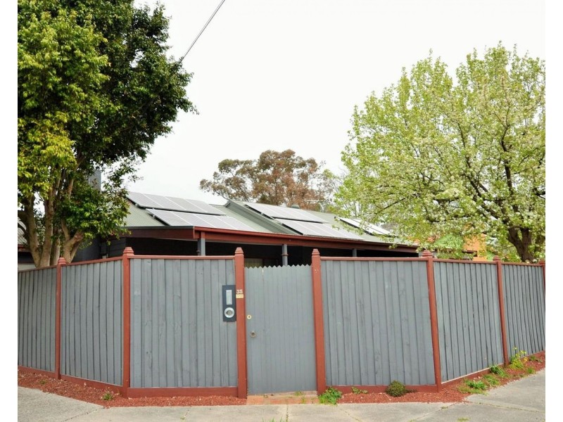 35 Diane Crescent, Mooroolbark VIC 3138