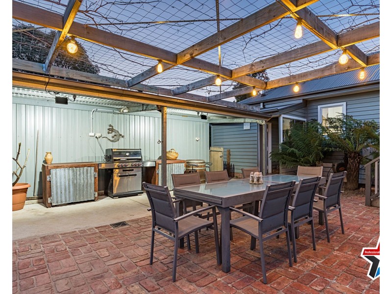 84 Taylor Road, Mooroolbark VIC 3138