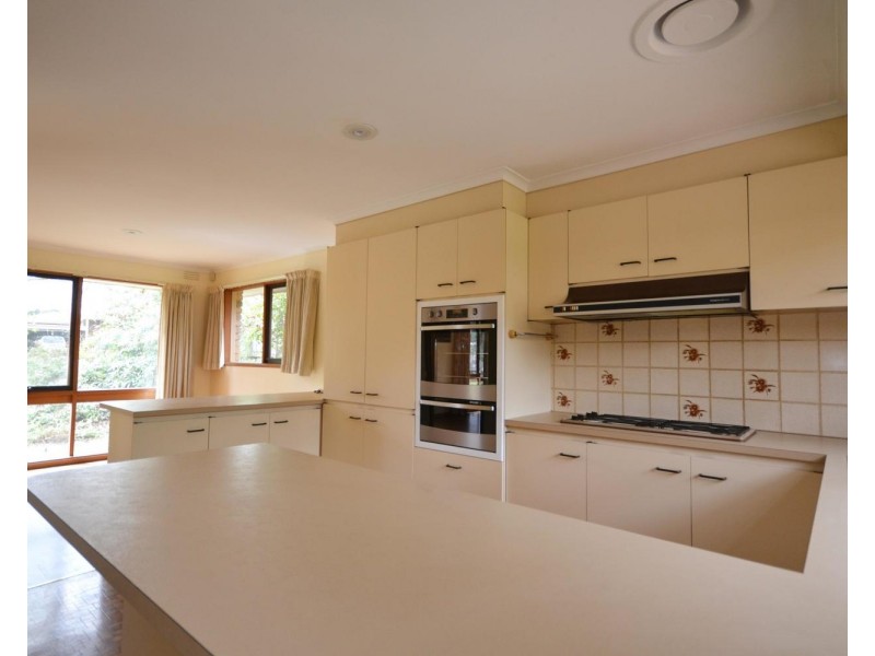 24 Lemongrove Crescent, Croydon Hills VIC 3136