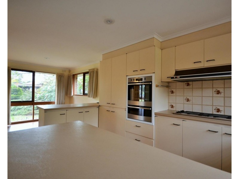 24 Lemongrove Crescent, Croydon Hills VIC 3136