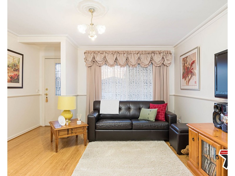 4 Chaucer Street, Mooroolbark VIC 3138