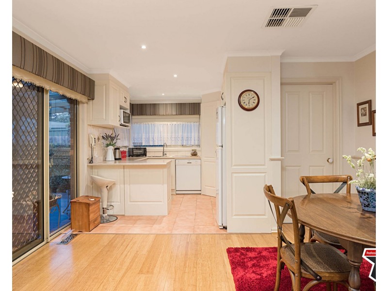 4 Chaucer Street, Mooroolbark VIC 3138