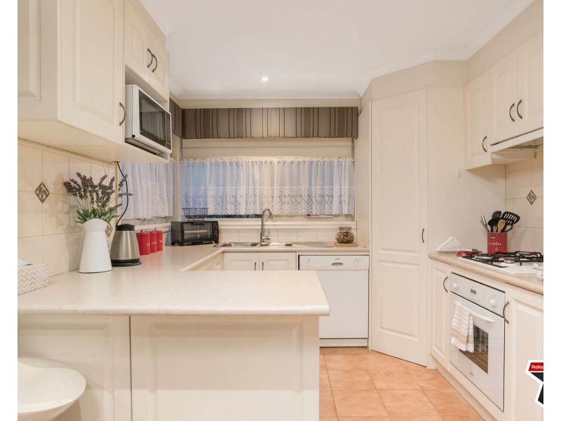 4 Chaucer Street, Mooroolbark VIC 3138