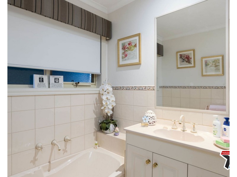 4 Chaucer Street, Mooroolbark VIC 3138