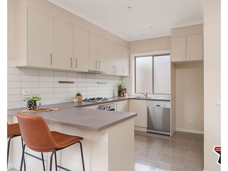 2/7 Wordsworth Street, Mooroolbark VIC 3138