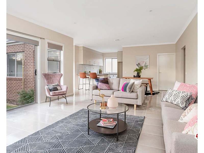 2/7 Wordsworth Street, Mooroolbark VIC 3138