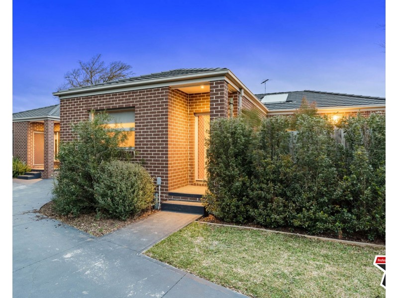 2/7 Wordsworth Street, Mooroolbark VIC 3138