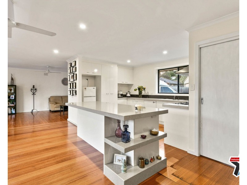 44 Croydondale Drive, Mooroolbark VIC 3138