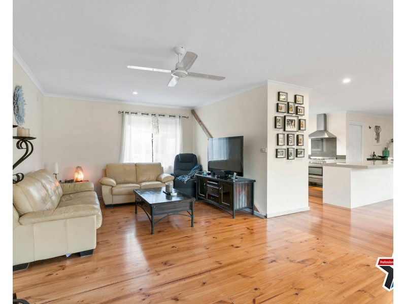 44 Croydondale Drive, Mooroolbark VIC 3138