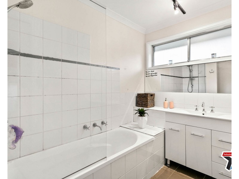 44 Croydondale Drive, Mooroolbark VIC 3138