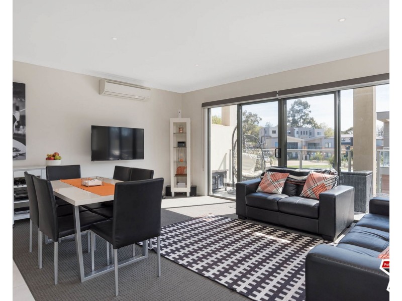 18 Lithgow Way, Mooroolbark VIC 3138