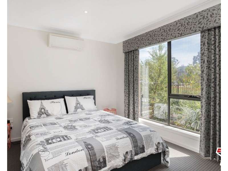 18 Lithgow Way, Mooroolbark VIC 3138