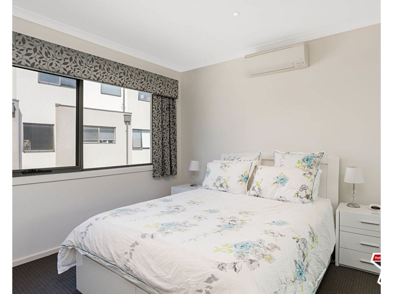 18 Lithgow Way, Mooroolbark VIC 3138