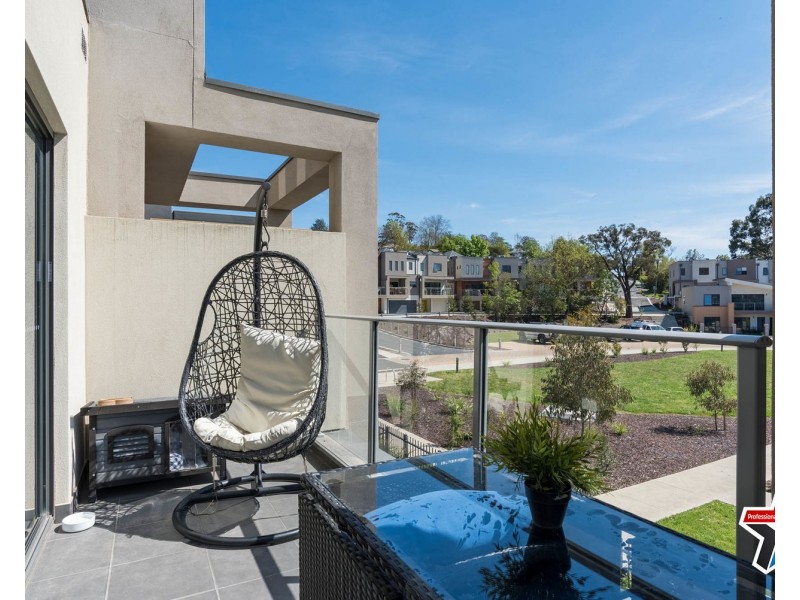 18 Lithgow Way, Mooroolbark VIC 3138