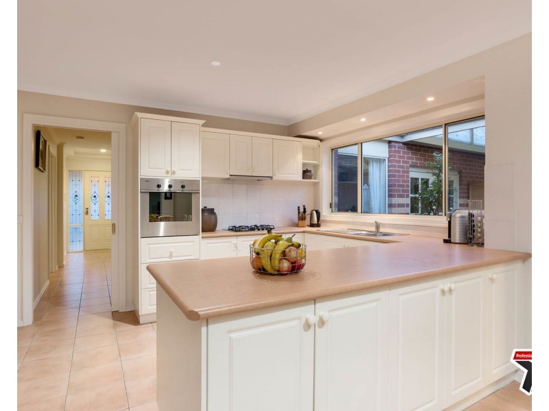 14 Maralee Drive, Mooroolbark VIC 3138