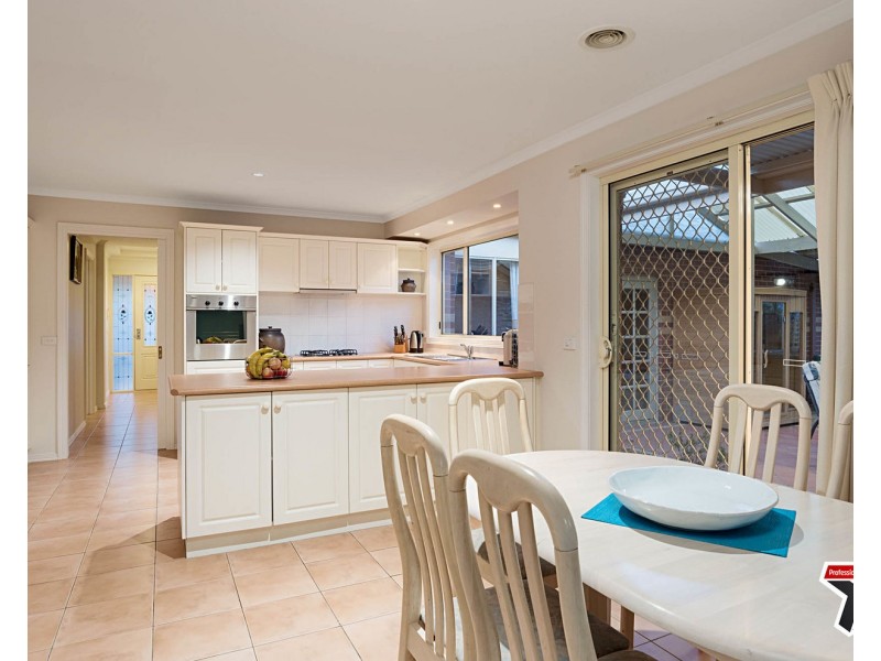 14 Maralee Drive, Mooroolbark VIC 3138