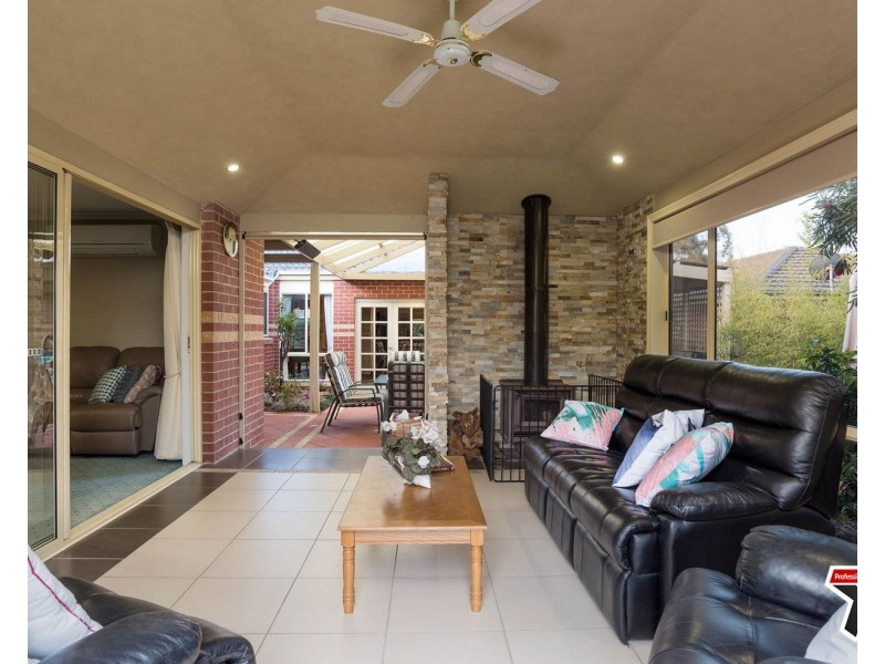 14 Maralee Drive, Mooroolbark VIC 3138