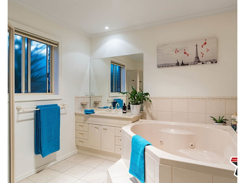 14 Maralee Drive, Mooroolbark VIC 3138