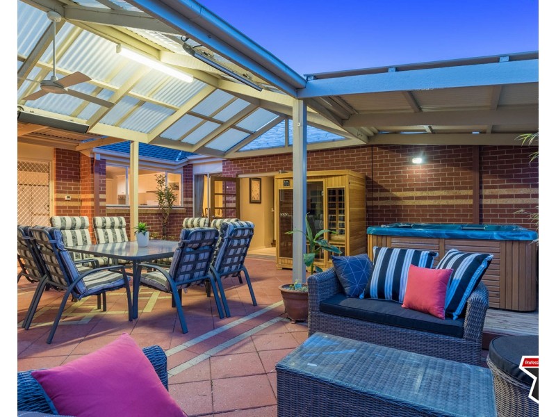 14 Maralee Drive, Mooroolbark VIC 3138
