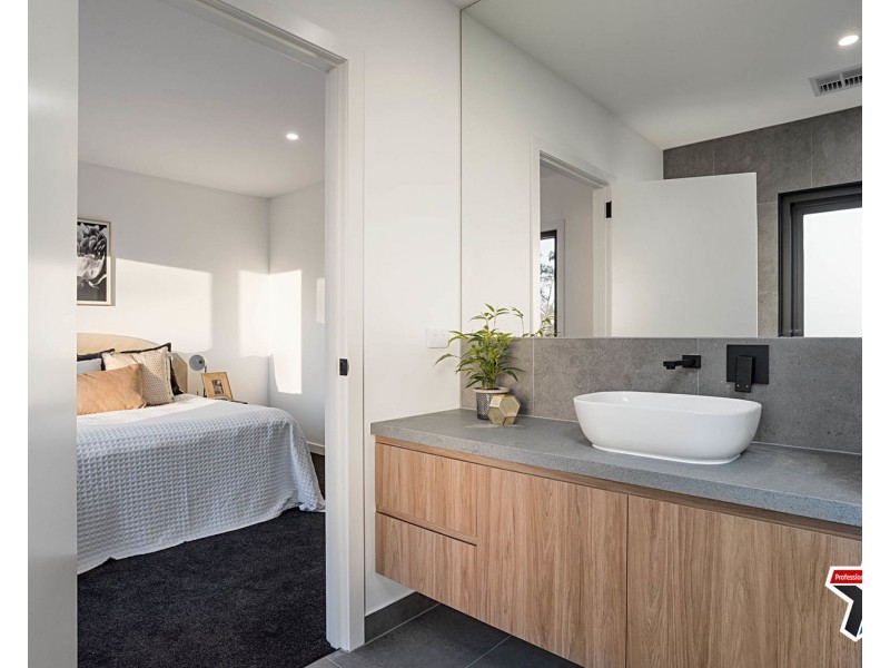 2 Mills Place, Mooroolbark VIC 3138