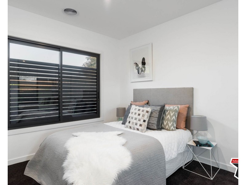 2 Mills Place, Mooroolbark VIC 3138