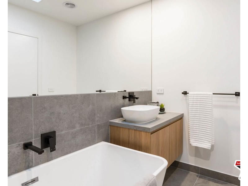 2 Mills Place, Mooroolbark VIC 3138