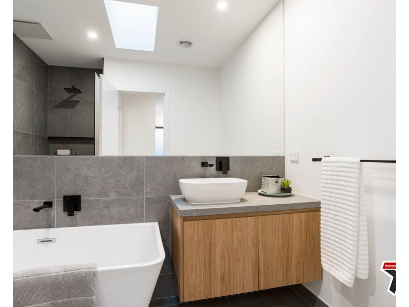 2 Mills Place, Mooroolbark VIC 3138