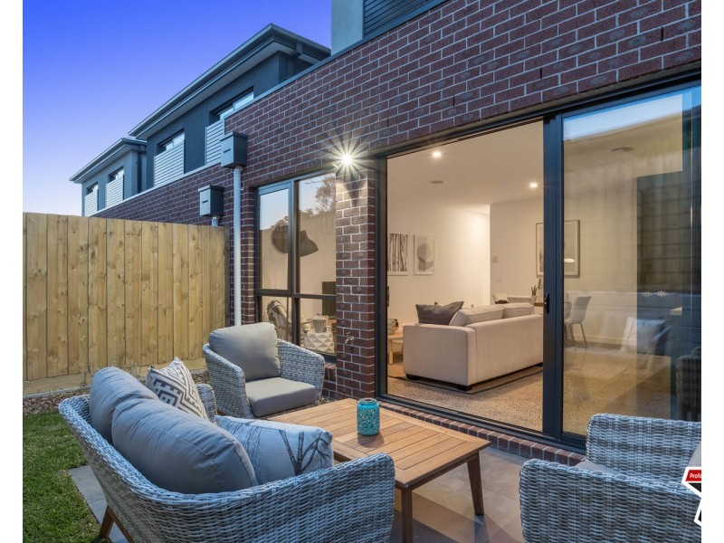 2 Mills Place, Mooroolbark VIC 3138