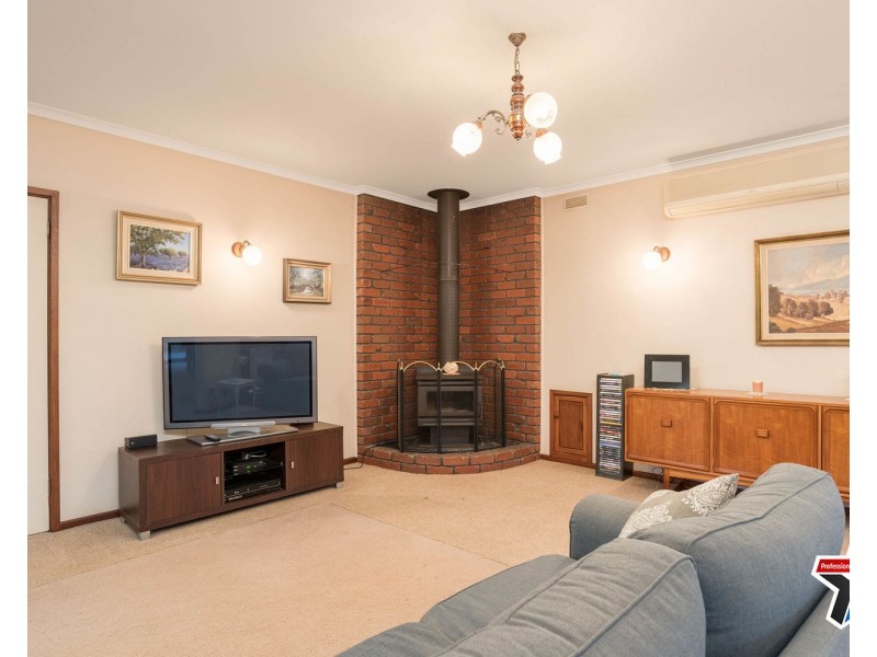 16 Carters Lane, Seville VIC 3139