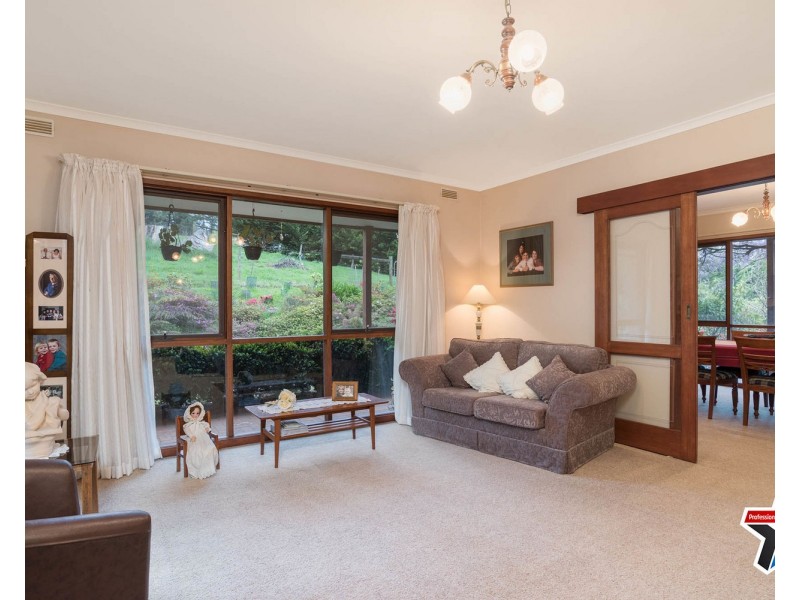 16 Carters Lane, Seville VIC 3139