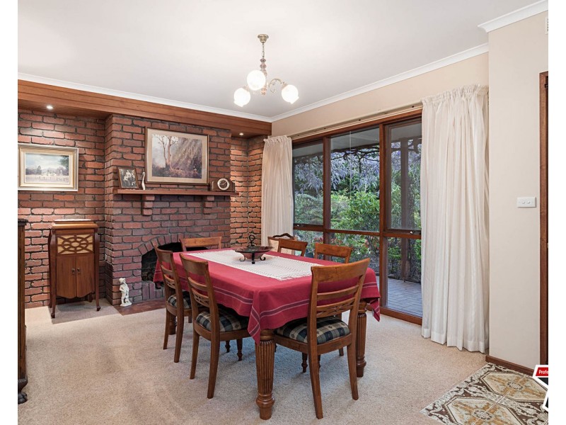 16 Carters Lane, Seville VIC 3139